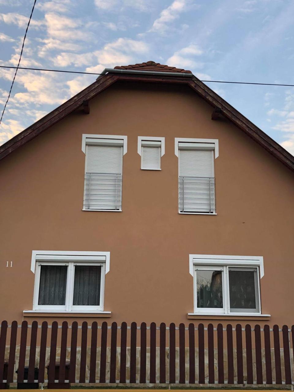 Kristaly Apartmanhaz Шарвар Екстер'єр фото