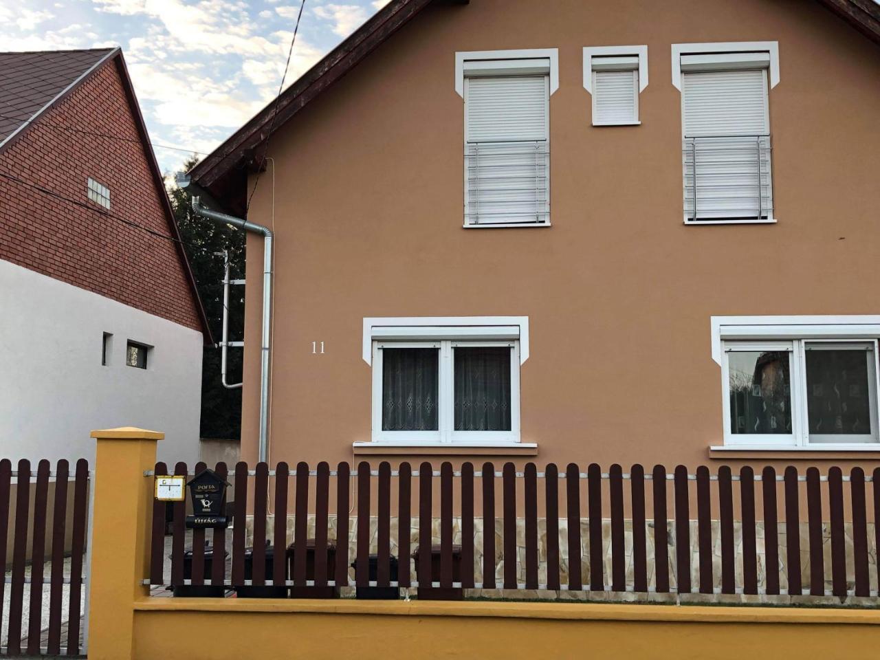 Kristaly Apartmanhaz Шарвар Екстер'єр фото