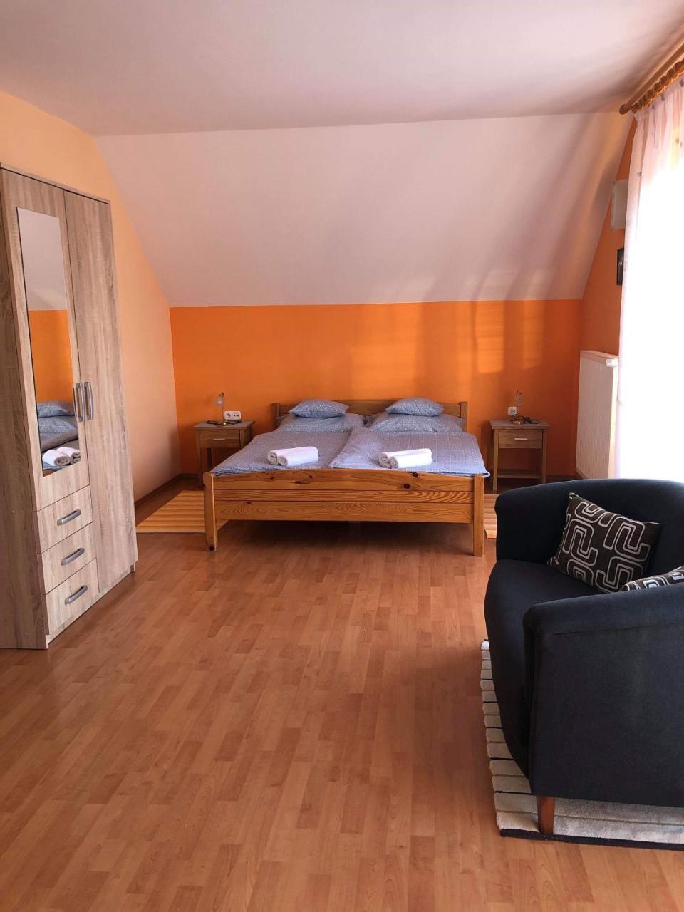 Kristaly Apartmanhaz Шарвар Екстер'єр фото